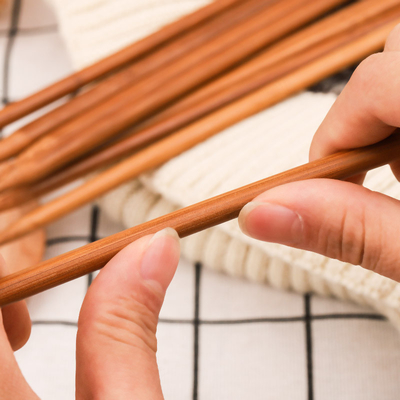 Les aiguilles de tricotage circulaires en bambou de chandail font du crochet le crochet le double que doux s'est dirigé