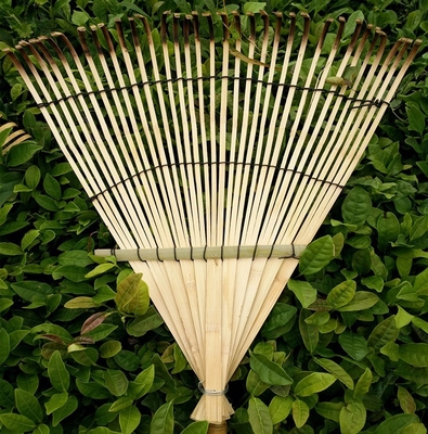 Râteau en bambou fait main 1.40m 12 dents pour le balayage sec et le jardin de feuilles nettoyant les râteaux de jardin naturels