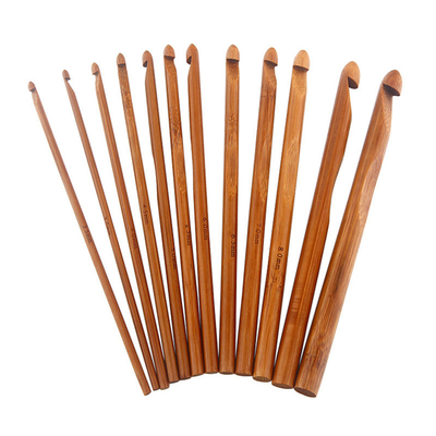 Le crochet de crochet en bois en bambou de cadeaux faits main a placé la surface douce légère