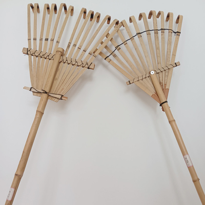 Râteau en bambou fait main 1.40m 12 dents pour le balayage sec et le jardin de feuilles nettoyant les râteaux de jardin naturels
