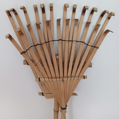 Râteau en bambou fait main 1.40m 12 dents pour le balayage sec et le jardin de feuilles nettoyant les râteaux de jardin naturels