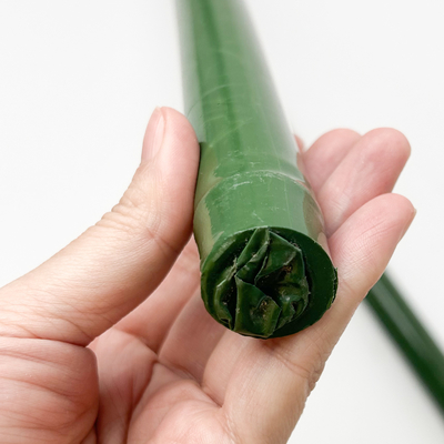 Poteaux en bambou enduits de plastique en bois vert noir enduit de bois